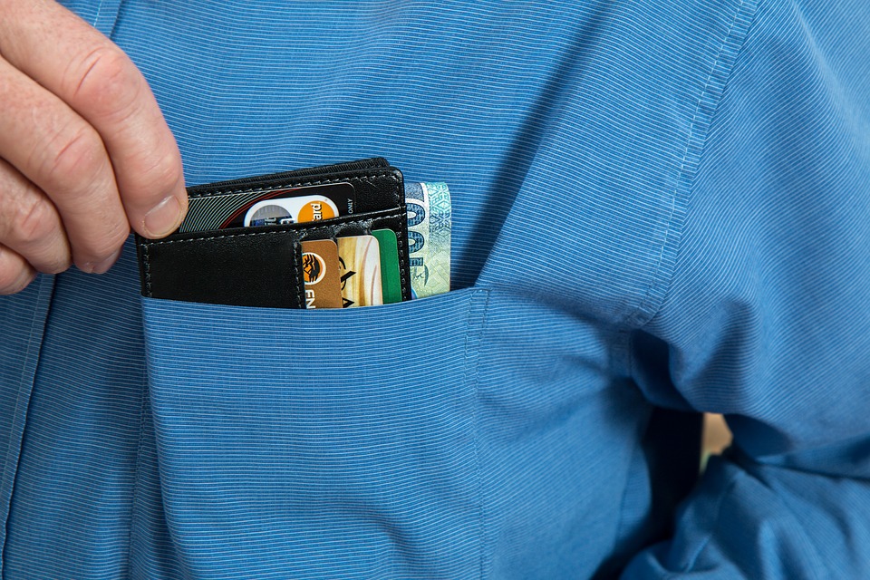 Features Of Thin Car Wallet For Men You Should Know