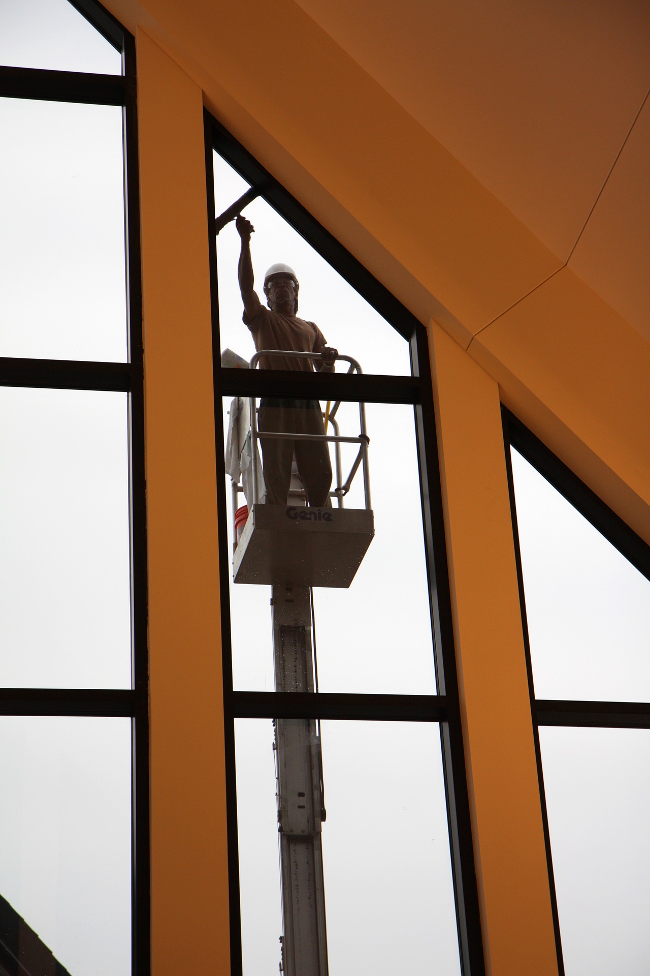 window-2475419_1920