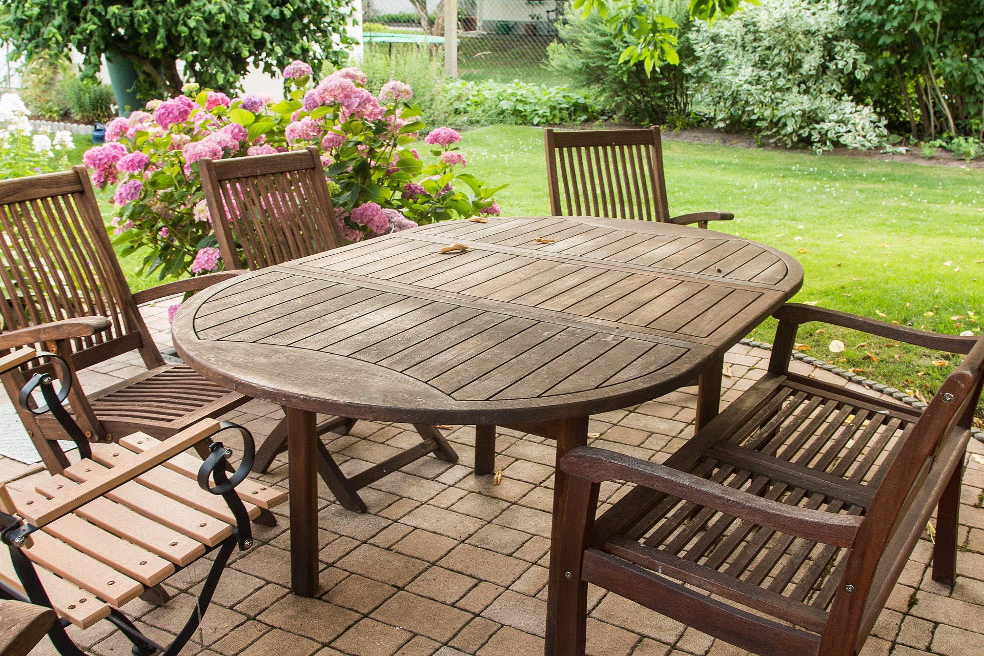 Learn About The Different Types Of High Quality Garden Furniture And Which One Is Best For Your Property