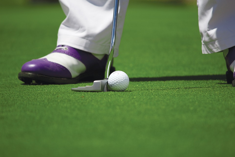 How To Choose The Perfect Indoor Golf Course