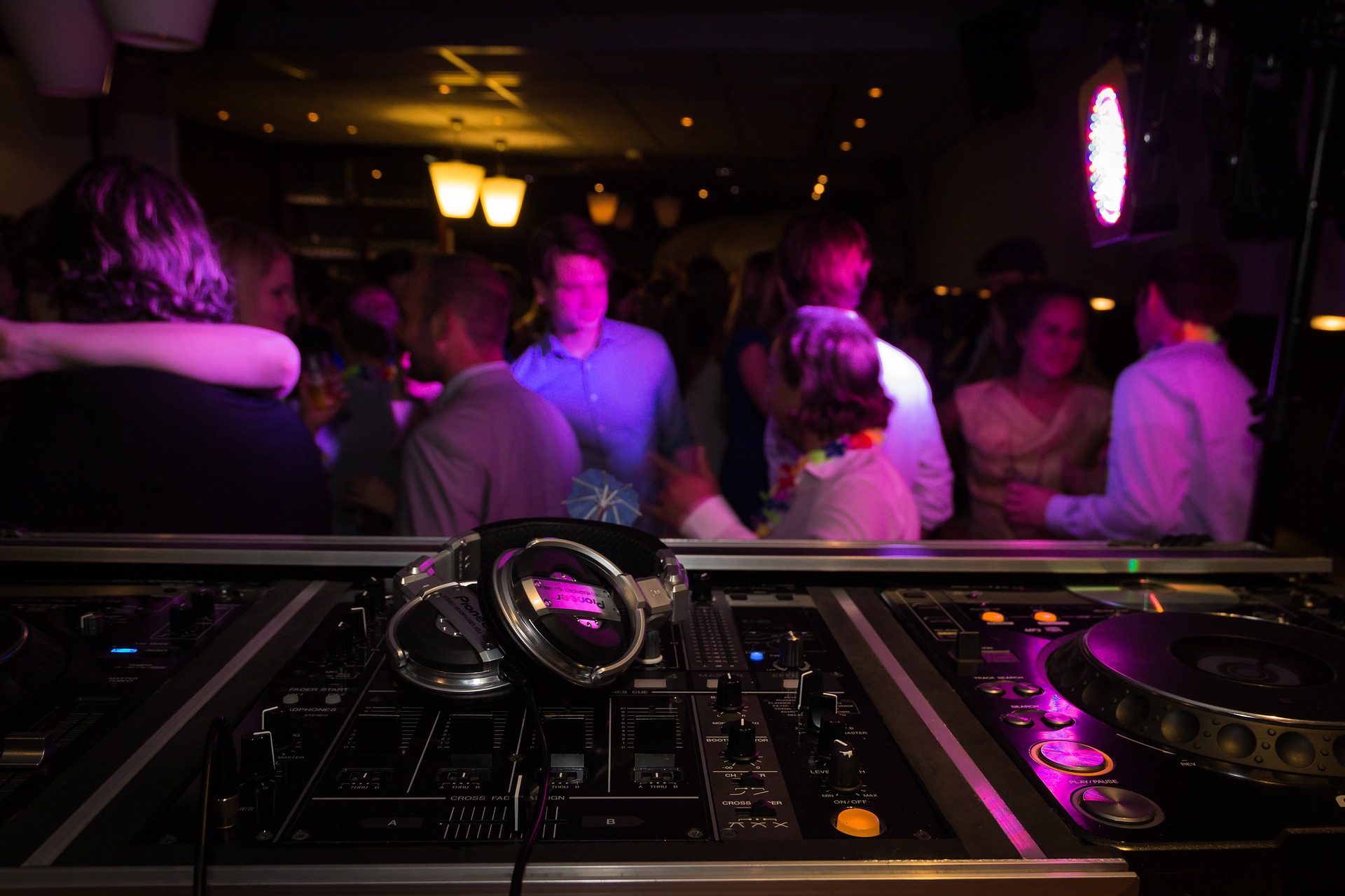 Tips For Choosing The Perfect Wedding DJ Hire Melbourne