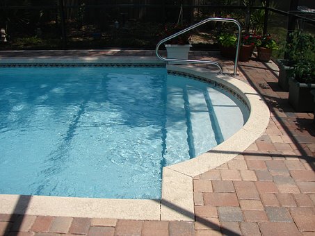 Why You Should Wait On Pool Cage Replacement?