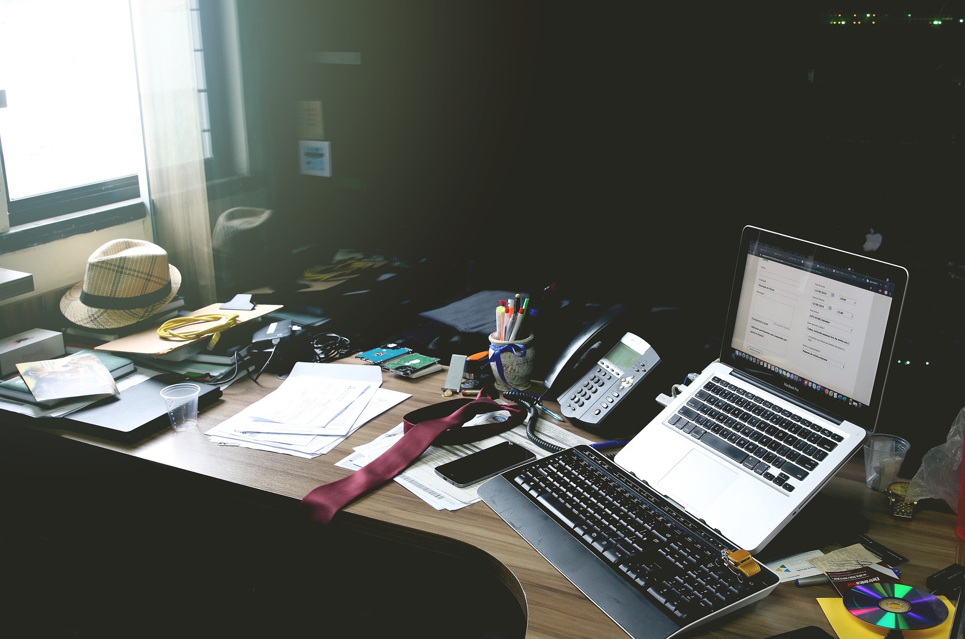 The Different Types Of Desk With Drawers