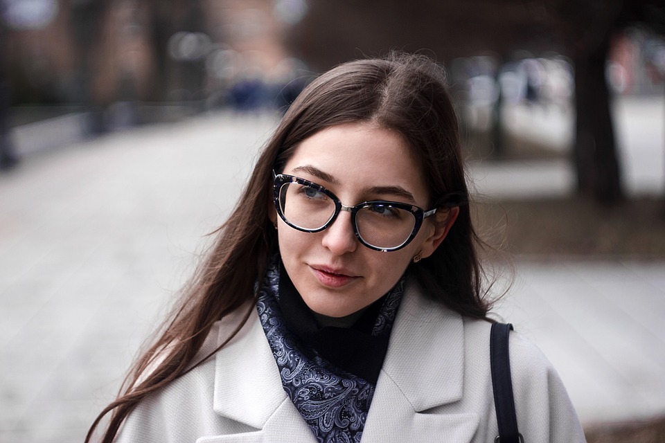 From Dorky To Cool: The Benefits Of Reglazing Prescription Glasses